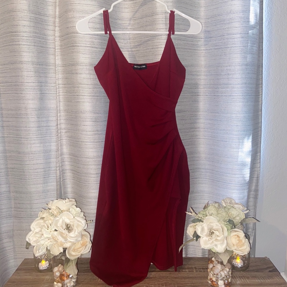 🥀 Pretty little thing slit burgundy dress 🥀 NEW!